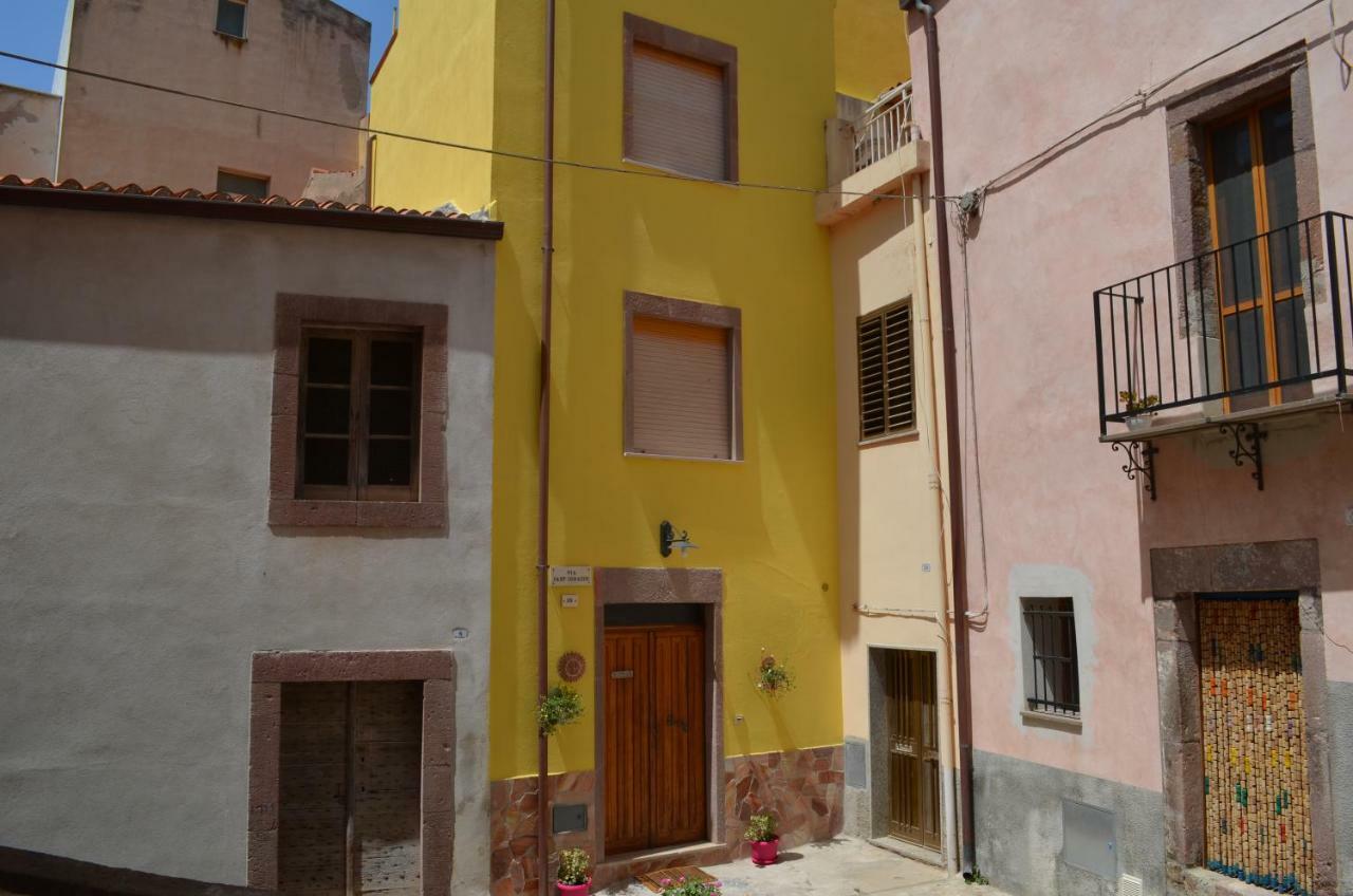 Отель La Casa Di Angelo Боса Экстерьер фото