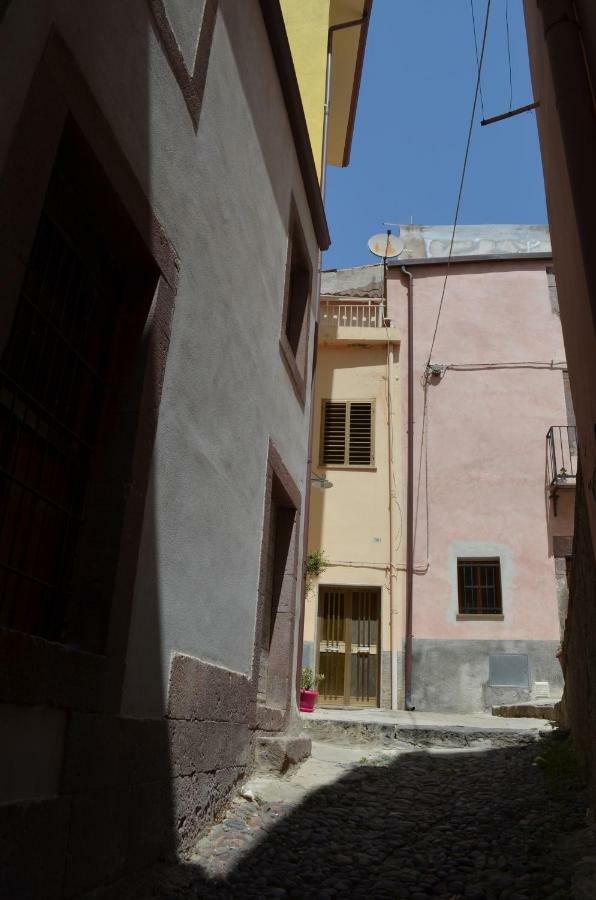 Отель La Casa Di Angelo Боса Экстерьер фото