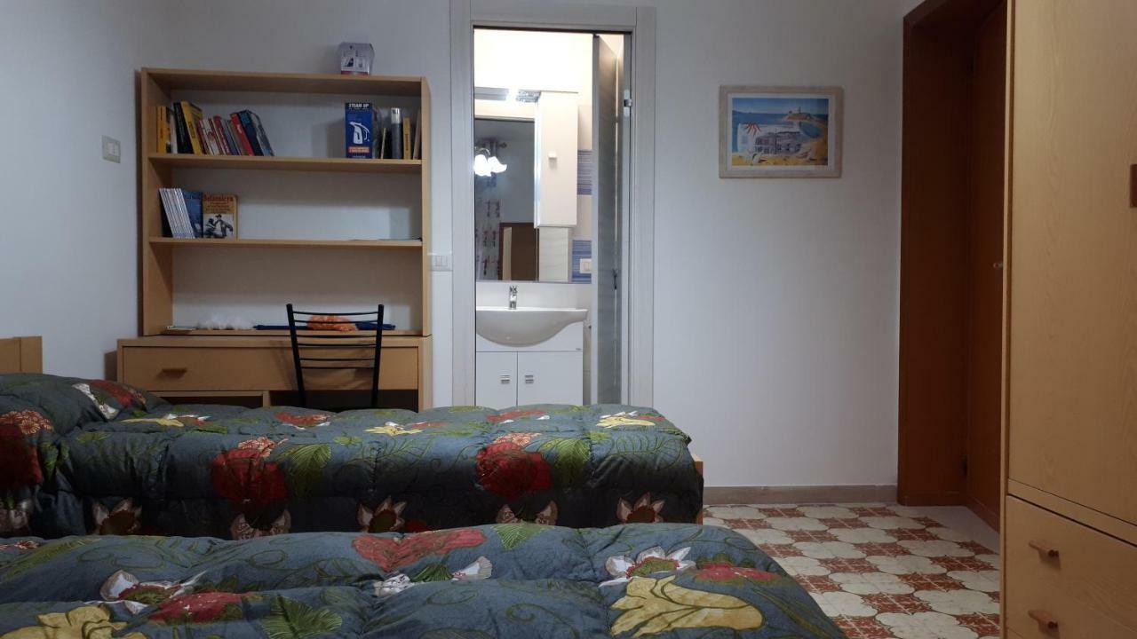 Отель La Casa Di Angelo Боса Экстерьер фото